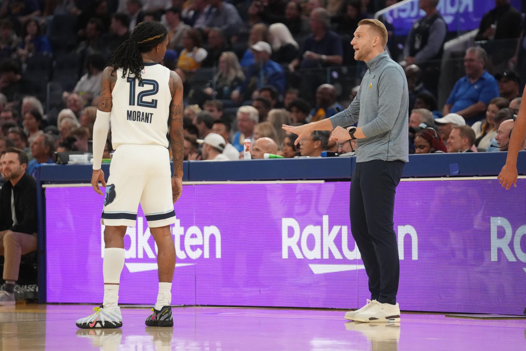 สถานะการแข่งขันซบเซา! Grizzlies ทำคะแนนได้เพียง 22 คะแนนจากการยิง 5 จาก 18 ครั้งในควอเตอร์แรก และ Morant ทำ 5 จาก 5 โดยมีข้อผิดพลาด 1 และ 4