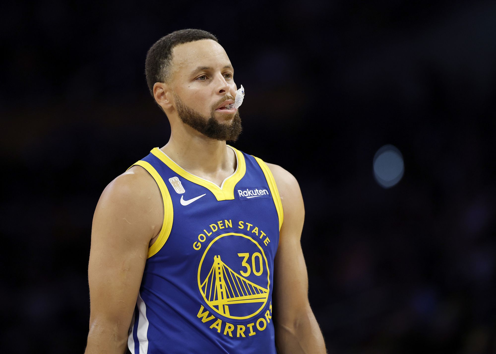 Curry แซงหน้าภาษาอังกฤษในการทำคะแนนอาชีพและขยับไปอยู่อันดับที่ 23 ในประวัติศาสตร์ NBA
